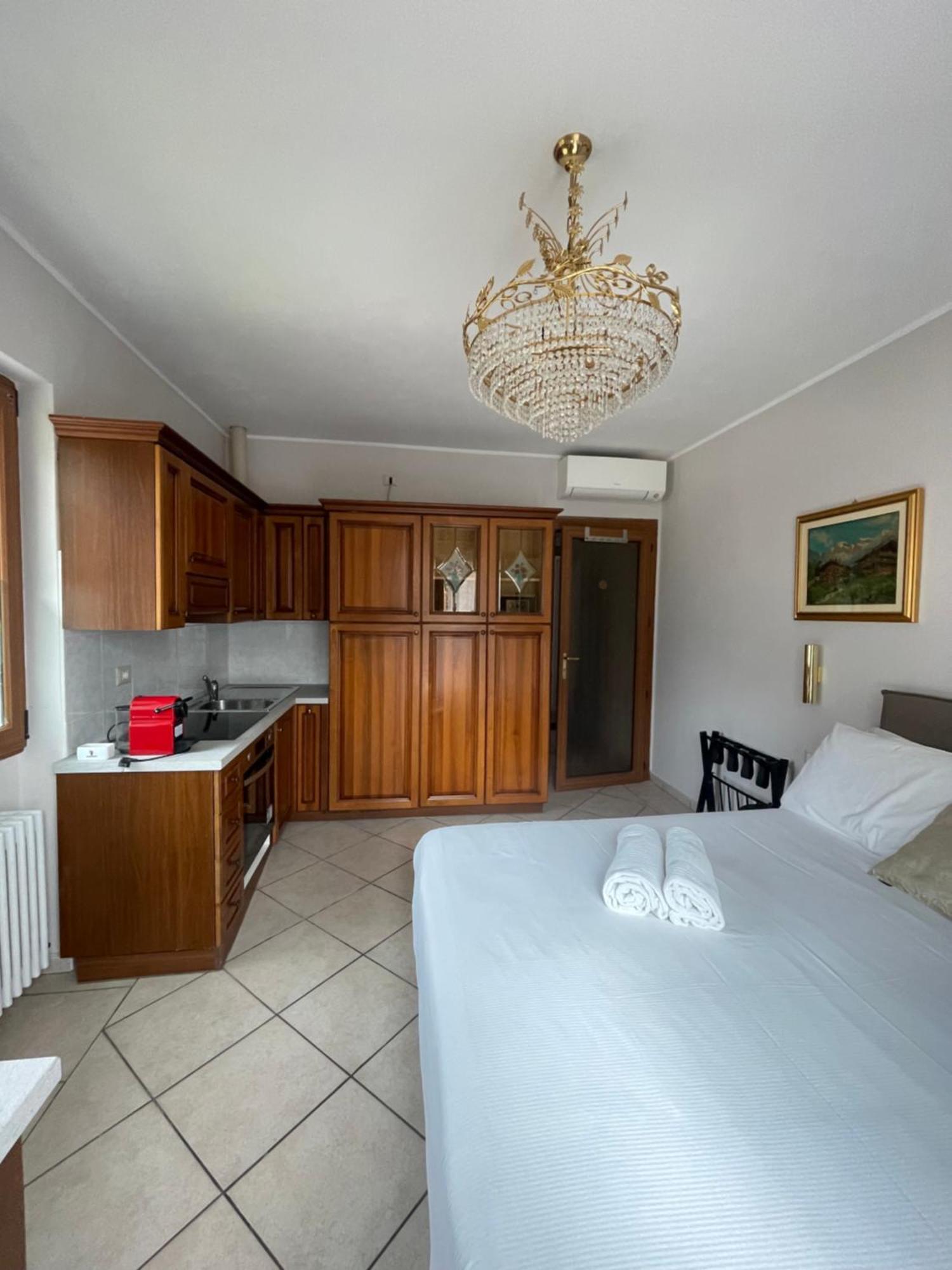 קנוביו Residence Villa Margherita מראה חיצוני תמונה