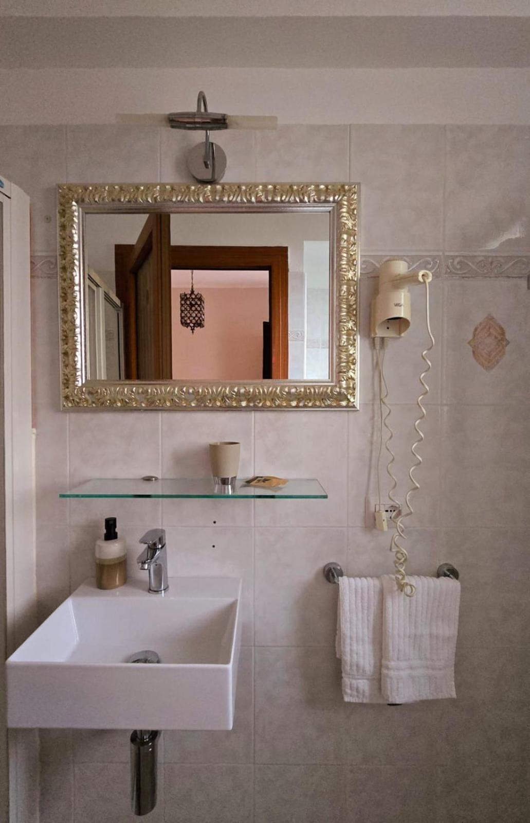 קנוביו Residence Villa Margherita מראה חיצוני תמונה